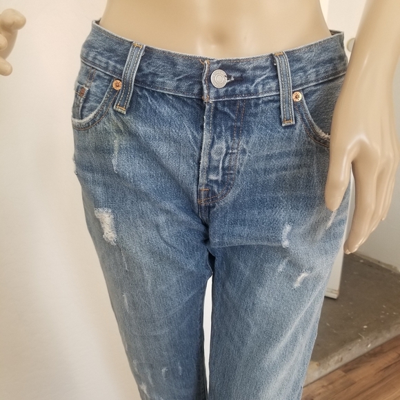 501 Levi's Medium Wash Distressed Button Fly Levi's Jeans. - Picture 2 of 15